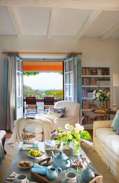 Фотография: Гостиная в стиле Прованс и Кантри, Дом, Дома и квартиры, Средиземноморский – фото на INMYROOM