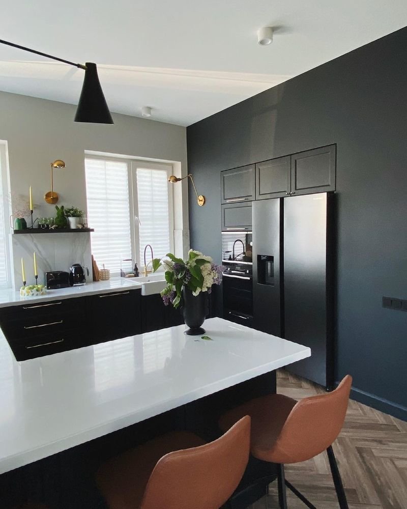 Фотография: Кабинет в стиле Современный, Минимализм, Кухня и столовая, Ремонт на практике, черная кухня – фото на INMYROOM