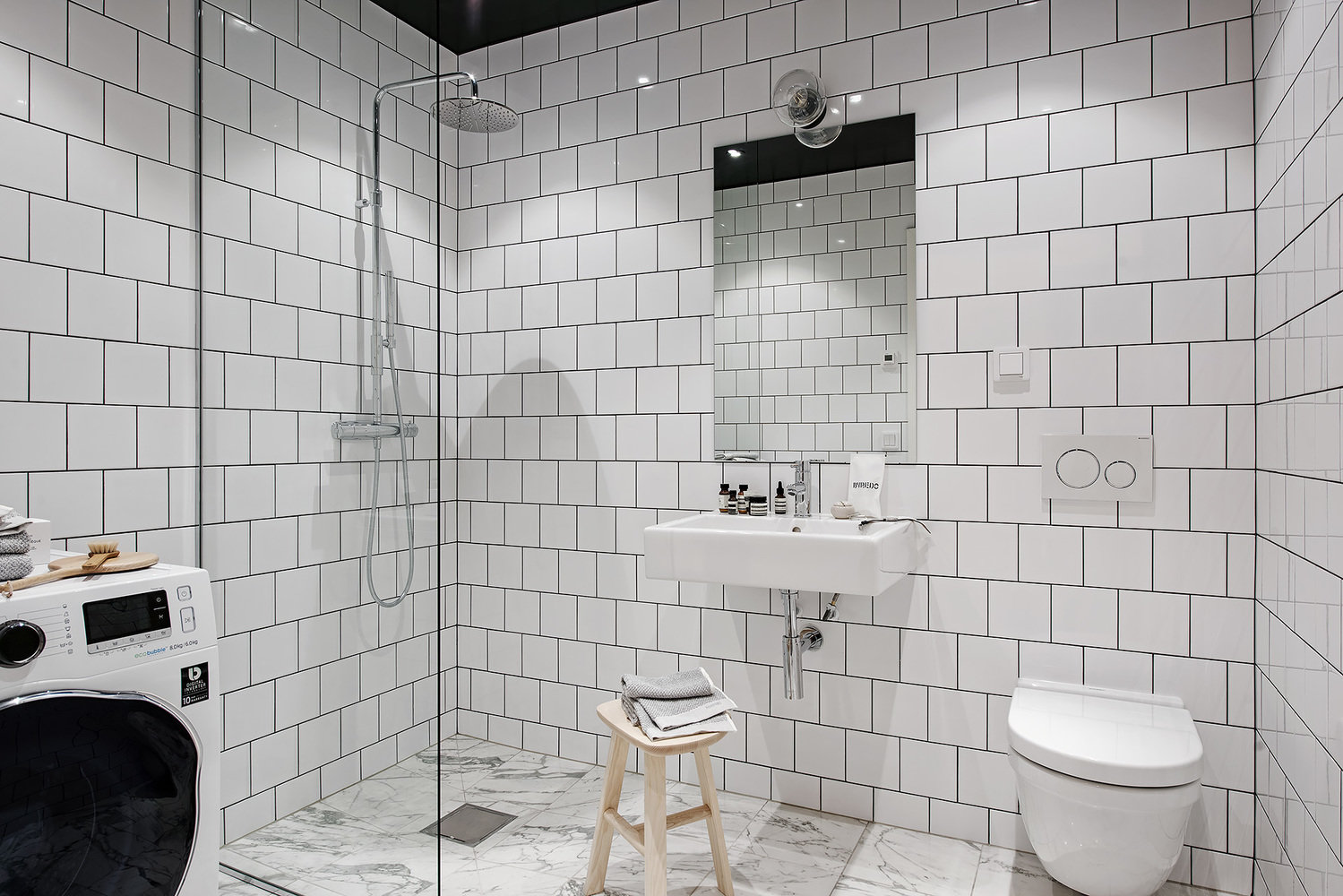 Фотография: Ванная в стиле Лофт, Декор интерьера, Швеция, Белый, Черный, Стокгольм, 2 комнаты, 40-60 метров – фото на INMYROOM Фотография: Ванная в стиле Лофт, Декор интерьера, Швеция, Белый, Черный, Стокгольм, 2 комнаты, 40-60 метров – фото на INMYROOM