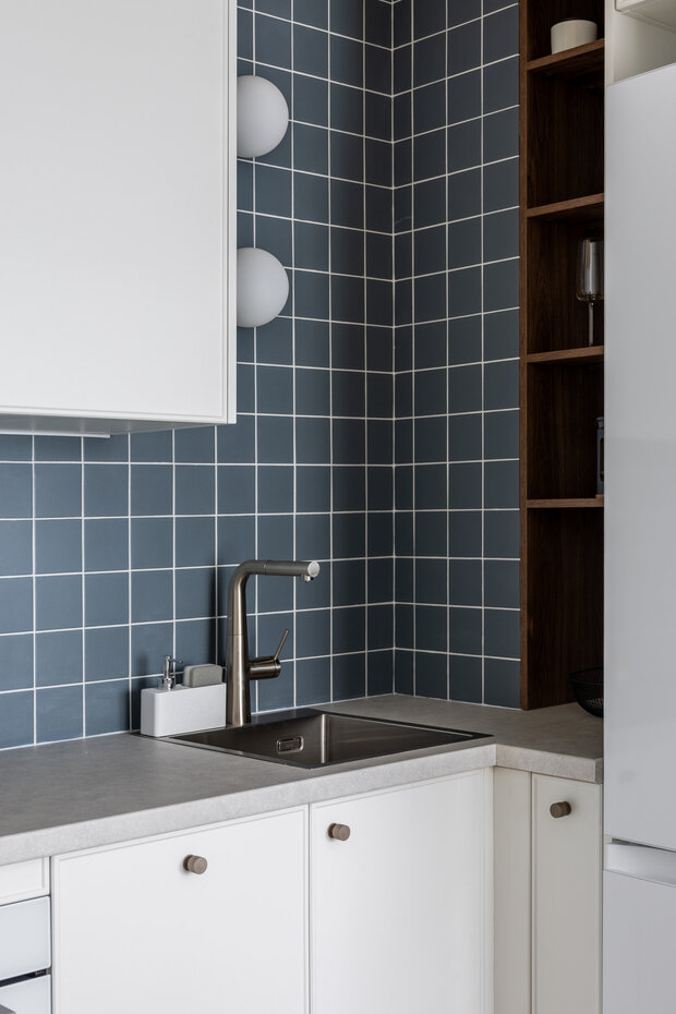 Фотография: Кухня и столовая в стиле Современный, Минимализм, Малогабаритная квартира, Квартира, Проект дня, Москва, 1 комната, Екатерина Василькова – фото на INMYROOM