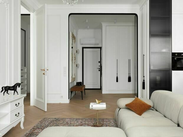 Фотография: Гостиная в стиле Классический, Современный, Квартира, Проект дня, Москва, 2 комнаты, 60-90 метров, современный с элементами классики и роскоши, современный с элементами неоклассики, Ксения Луб – фото на INMYROOM