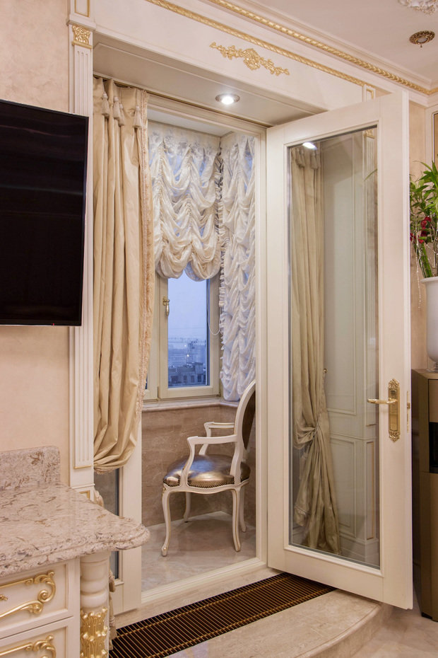 Фото из портфолио Резные двери, окна, стеновые панели и мебель для квартиры в классике – фотографии дизайна интерьеров на INMYROOM