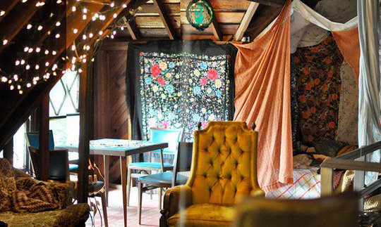 Фотография: Гостиная в стиле Восточный, Декор интерьера, Мебель и свет, Советы, Подсветка, Гирлянда – фото на INMYROOM