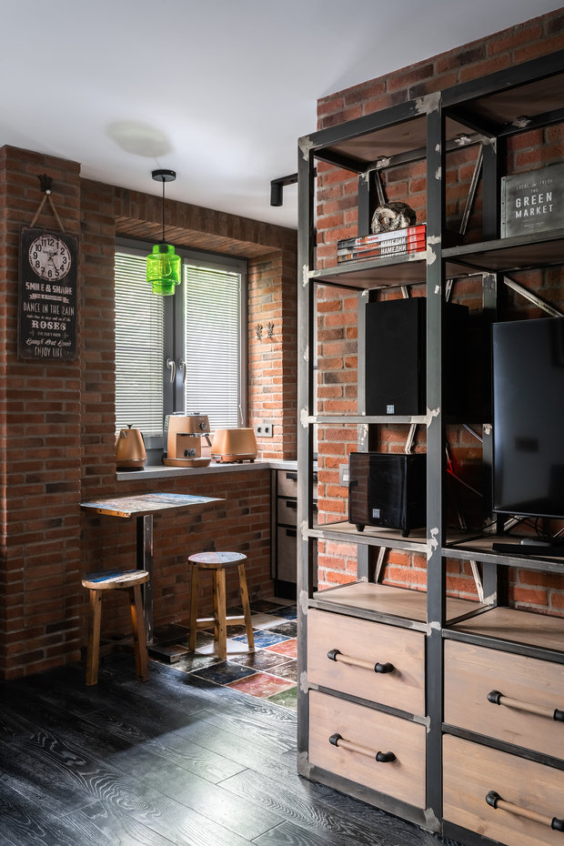 Фотография: Кухня и столовая в стиле Лофт, Эклектика, Малогабаритная квартира, Квартира, Проект недели, Москва, 2 комнаты, 40-60 метров, Елена Дадиани – фото на INMYROOM
