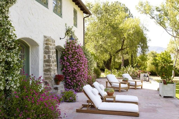 Фотография: Терраса в стиле Прованс и Кантри, Декор интерьера, Квартира, Дом, Декор дома, Люди, Картины – фото на INMYROOM