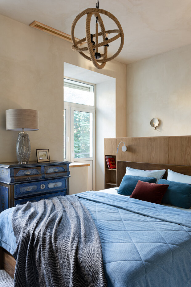 Фотография: Спальня в стиле Лофт, Скандинавский, Современный, Эклектика, Квартира, Проект дня, Москва, Хамовники, Сталинка, 4 и больше, Более 90 метров, Руслан Мусин – фото на INMYROOM