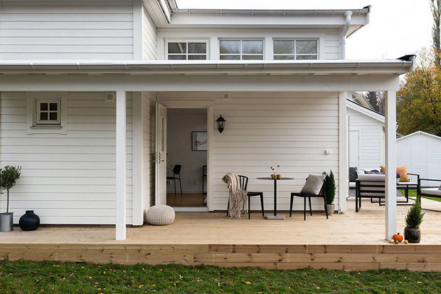 Фотография:  в стиле , Скандинавский, Дом, Швеция, Белый, Минимализм, Стокгольм, Серый, Дом и дача, до 40 метров – фото на INMYROOM