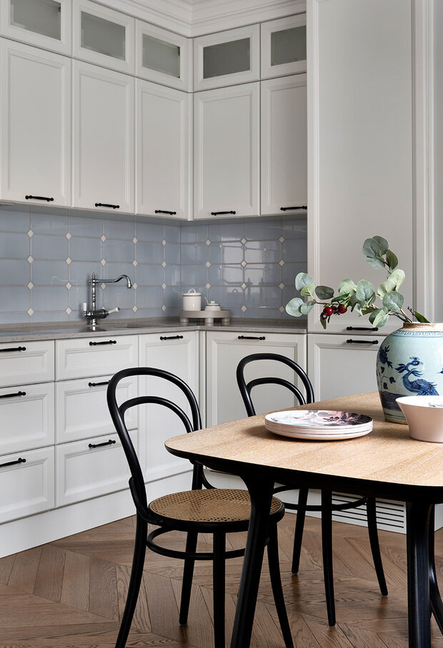 Фотография: Кухня и столовая в стиле Классический, Современный, Эклектика, Винтажный, Квартира, Проект недели, Москва, Кирпичный дом, 3 комнаты, Более 90 метров, Елена Маркина, Markina design – фото на INMYROOM