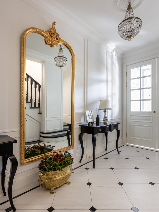 Фотография: Прихожая в стиле Классический, Современный, Эклектика, Проект дня, Казань, Таунхаус, Кирпичный дом, 4 и больше, Более 90 метров, современный с элементами классики и роскоши, Роман Миронов, Андрей Васильев, PLATFORM – фото на INMYROOM