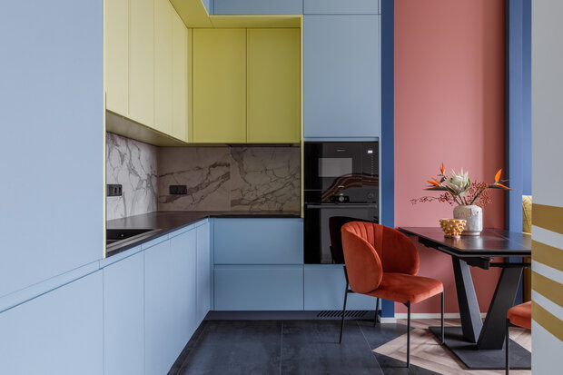 Фотография: Кухня и столовая в стиле Современный, Квартира, Проект дня, Москва, 3 комнаты, 40-60 метров, современный с элементами поп-арт, Екатерина Мищенко – фото на INMYROOM