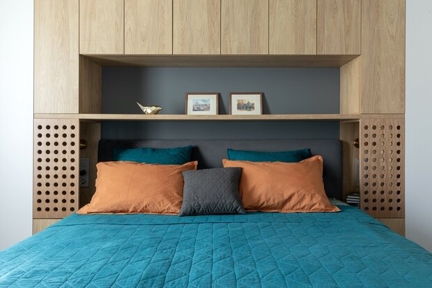 Фотография: Спальня в стиле Современный, Минимализм, Квартира, Проект дня, Санкт-Петербург, Кирпичный дом, 3 комнаты, 60-90 метров, At Home Interiors, Анастасия Березинец – фото на INMYROOM