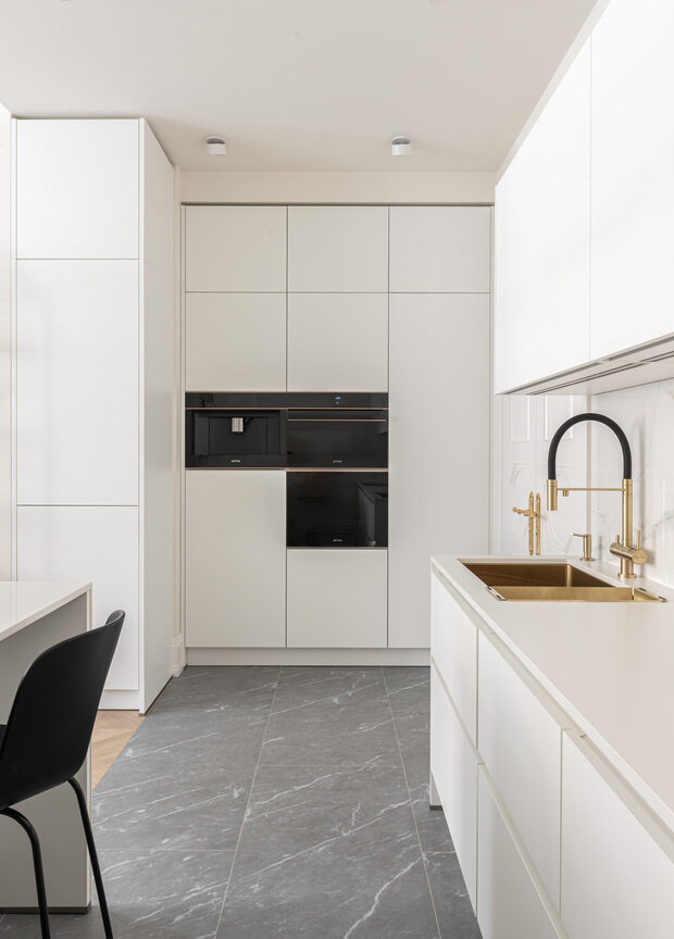 Фотография: Кухня и столовая в стиле Классический, Современный, Квартира, Проект дня, Кирпичный дом, 2 комнаты, 60-90 метров, Оксана Пастернак – фото на INMYROOM