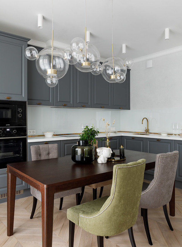 Фотография: Кухня и столовая в стиле Классический, Современный, Квартира, Проект недели, Санкт-Петербург, 3 комнаты, Более 90 метров, Кирилл Пономаренко – фото на INMYROOM