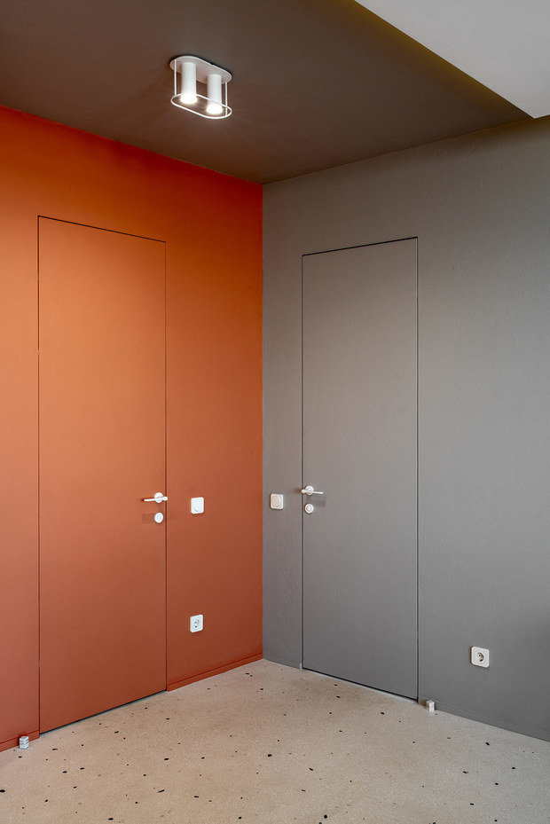 Фото из портфолио Яркая оранжевая прихожая – фотографии дизайна интерьеров на INMYROOM