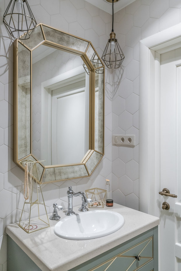 Интерьер ванной в современном стиле с элементами эклектики
