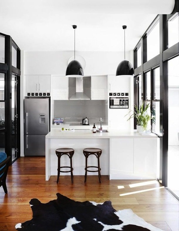 Фотография: Кухня и столовая в стиле Скандинавский, Современный, Малогабаритная квартира, Квартира, Мебель и свет, дизайн маленькой кухни, как обустроить маленькую кухню, идеи для маленькой кухни, kuhnya-8-kv-metrov – фото на INMYROOM