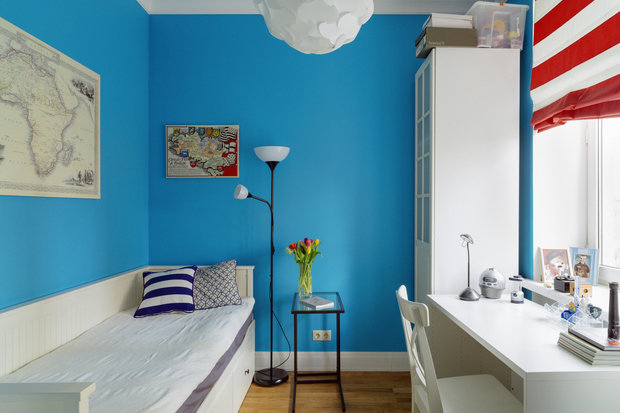 Фотография: Детская в стиле Скандинавский, Лофт, Эклектика, Квартира, Teak House, Белый, Проект недели, Москва, Бежевый, Синий, Голубой, Коричневый, ИКЕА, Manders, маленькая кухня, белая гостиная, порядок в детской, хранение книг в небольшой квартире, системы хранения для коридора, декор интерьера в скандинавском стиле, Анна Смирнова, Vesna-Leto – фото на INMYROOM