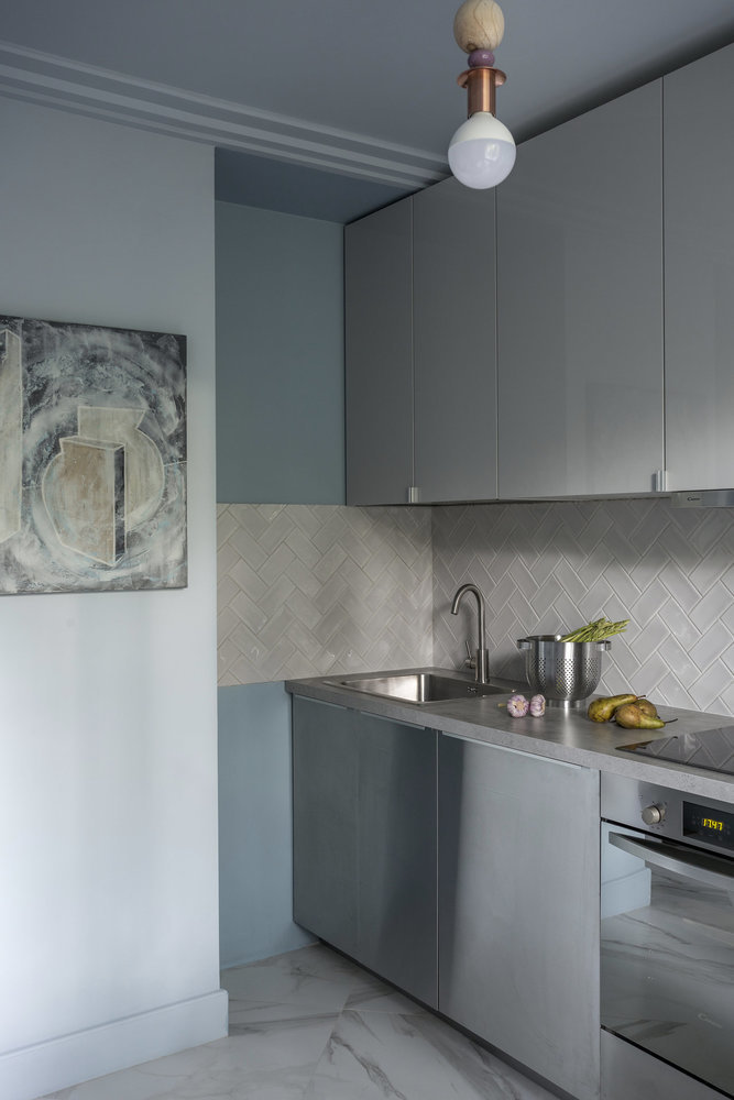 Фотография: Кухня и столовая в стиле Современный, Скандинавский, Квартира, Проект недели, Москва, П-44, Панельный дом, 2 комнаты, 40-60 метров – фото на INMYROOM Фотография: Кухня и столовая в стиле Современный, Скандинавский, Квартира, Проект недели, Москва, П-44, Панельный дом, 2 комнаты, 40-60 метров – фото на INMYROOM