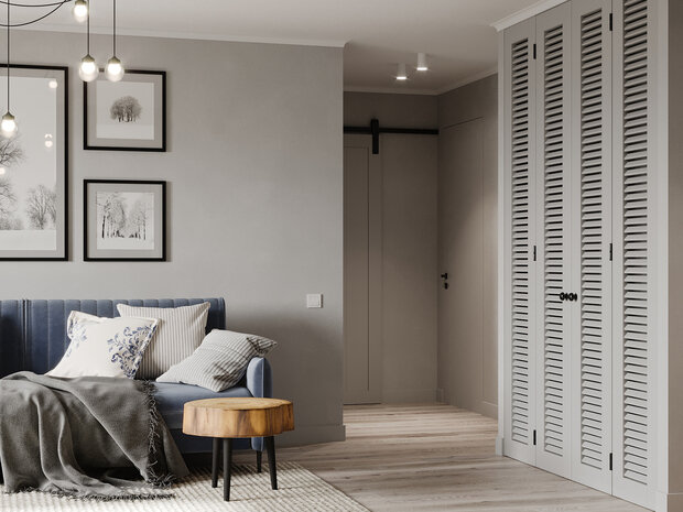 В гостиной, в проходной зоне «бывшего коридора» устроен большой шкаф для гладильной доски, ручного пылесоса. В спальнях продуманы шкафы для хранения вещей.