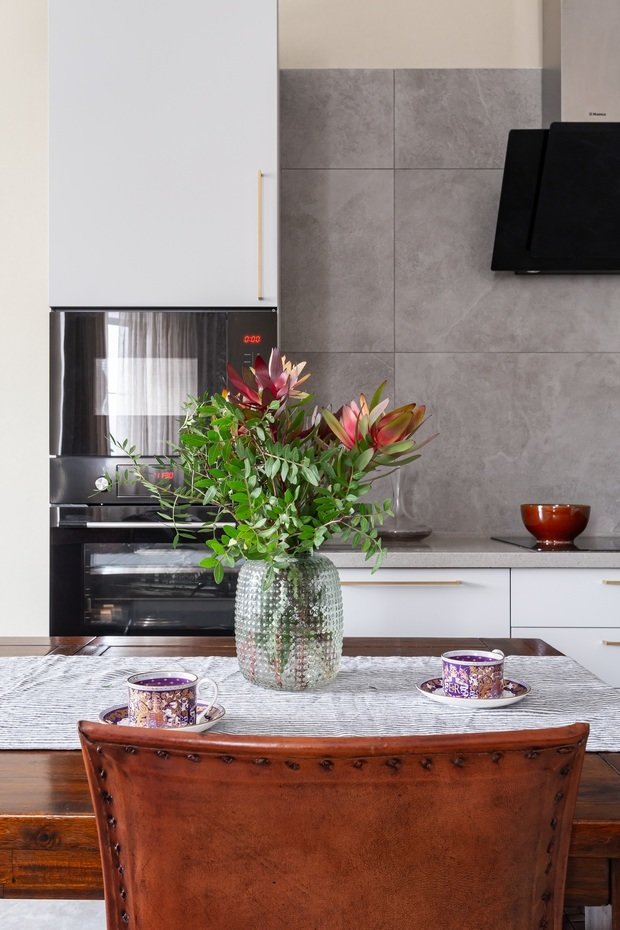 Фотография: Кухня и столовая в стиле Современный, Эклектика, Квартира, Проект недели, Москва, 3 комнаты, Более 90 метров, Наталья Яшузакова – фото на INMYROOM