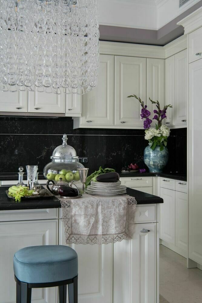 Фотография: Кухня и столовая в стиле Классический, Проект недели, Более 90 метров – фото на INMYROOM