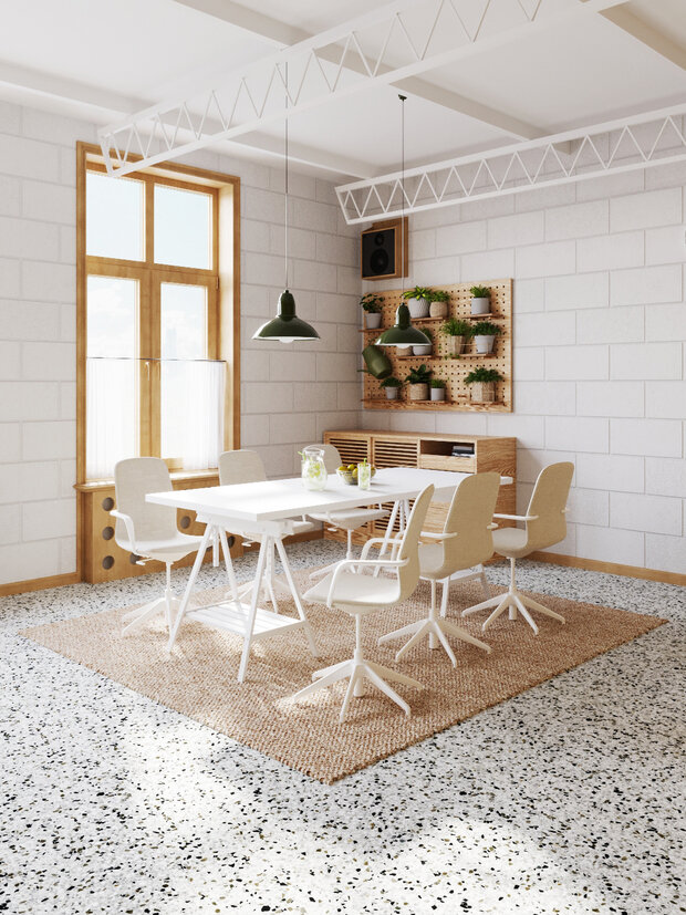 Оконные откосы, подоконники, радиаторы отделали шпоном.