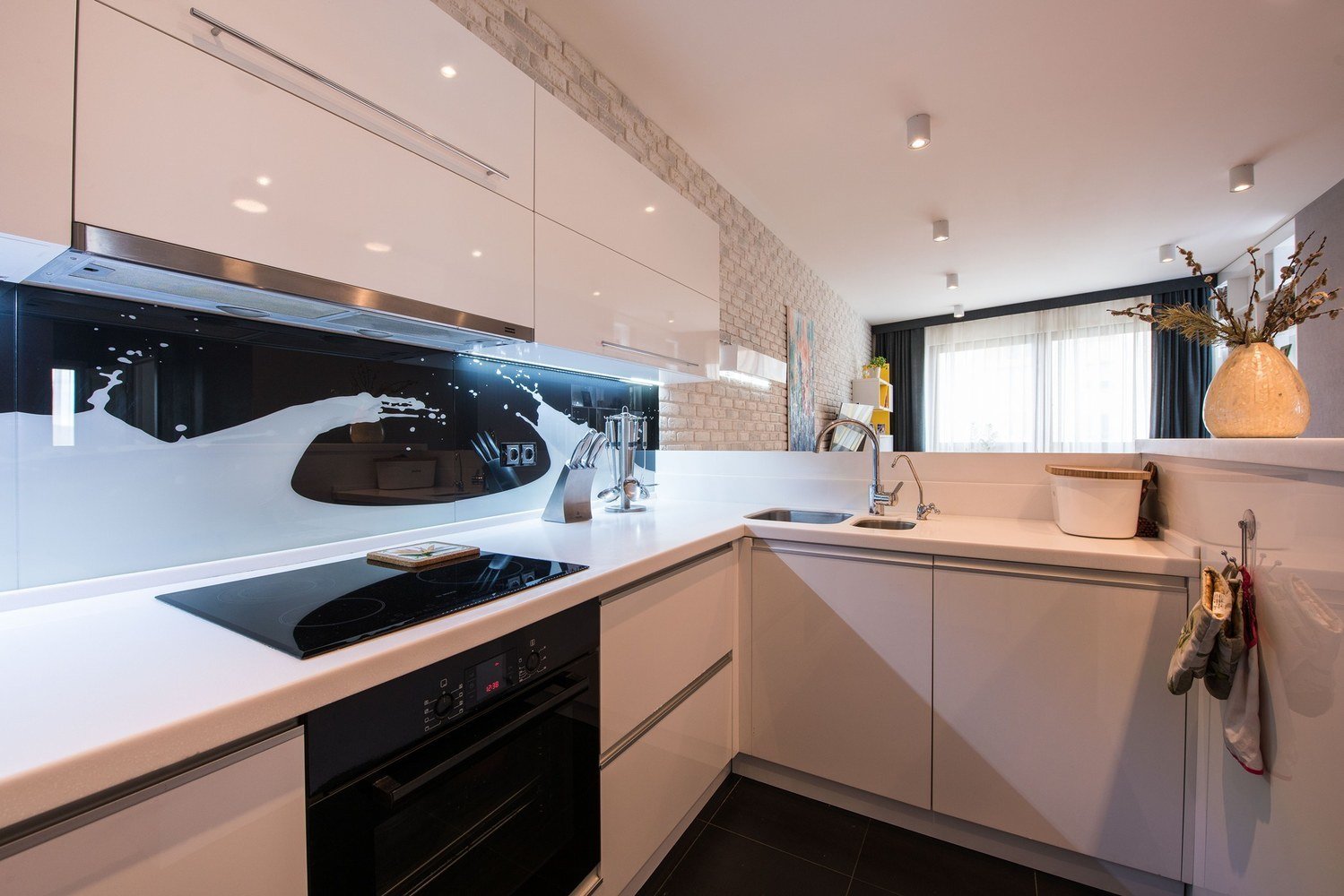 Фотография: Кухня и столовая в стиле Современный, Советы, Гид, как оформить кухонный фартук, энциклопедия_отделка – фото на INMYROOM Фотография: Кухня и столовая в стиле Современный, Советы, Гид, как оформить кухонный фартук, энциклопедия_отделка – фото на INMYROOM