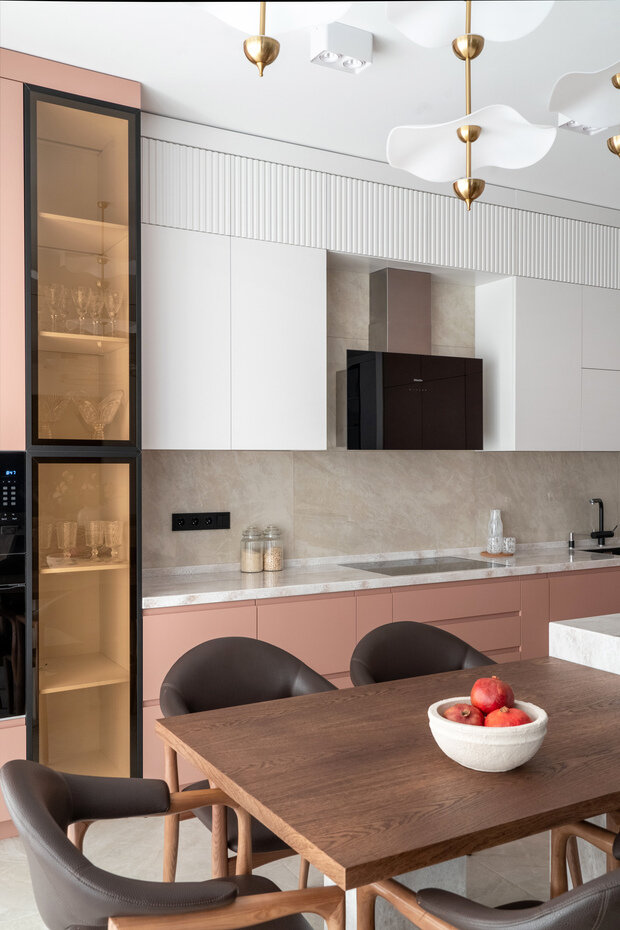 Фотография: Кухня и столовая в стиле Классический, Современный, Эклектика, Квартира, Проект недели, Казахстан, 4 и больше, Более 90 метров, Алматы, Pinteriors – фото на INMYROOM