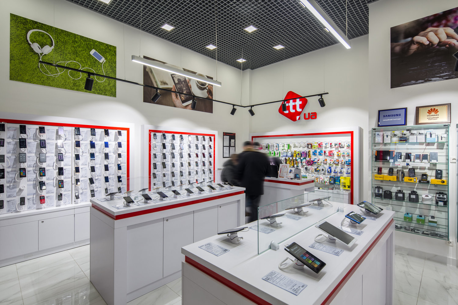 Фото из портфолио ttt — Освещение для магазина смартфонов и аксессуаров – фотографии дизайна интерьеров на INMYROOM Фото из портфолио ttt — Освещение для магазина смартфонов и аксессуаров – фотографии дизайна интерьеров на INMYROOM