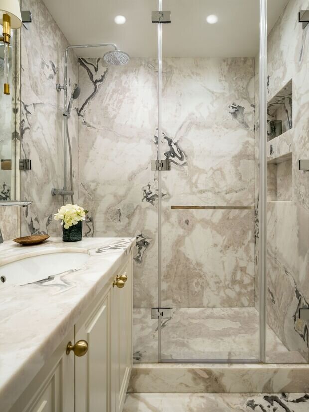 Фотография: Ванная в стиле Классический, Квартира, Проект дня, Москва, Фрунзенская набережная, Сталинка, 4 и больше, Более 90 метров, Виктория Власова, неоклассика с элементами современного – фото на INMYROOM