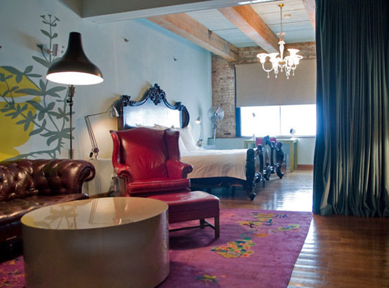 Фотография: Гостиная в стиле Лофт, Эклектика, Дома и квартиры, Городские места, Отель, Бассейн, Индустриальный – фото на INMYROOM