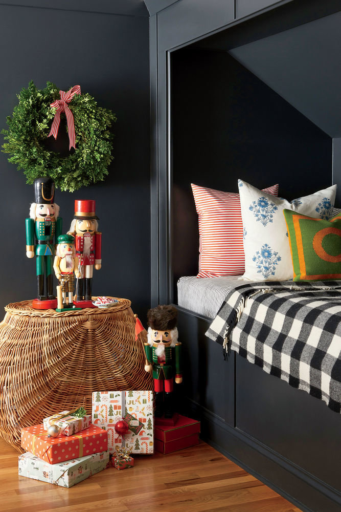 Фотография: Детская в стиле Прованс и Кантри, Декор интерьера, Дом, США, Аксессуары, Декор, Новый Год, Красный, Дом и дача, как украсить интерьер к новому году – фото на INMYROOM Фотография: Детская в стиле Прованс и Кантри, Декор интерьера, Дом, США, Аксессуары, Декор, Новый Год, Красный, Дом и дача, как украсить интерьер к новому году – фото на INMYROOM