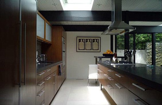 Фотография: Кухня и столовая в стиле Минимализм, Дома и квартиры, Интерьеры звезд – фото на INMYROOM