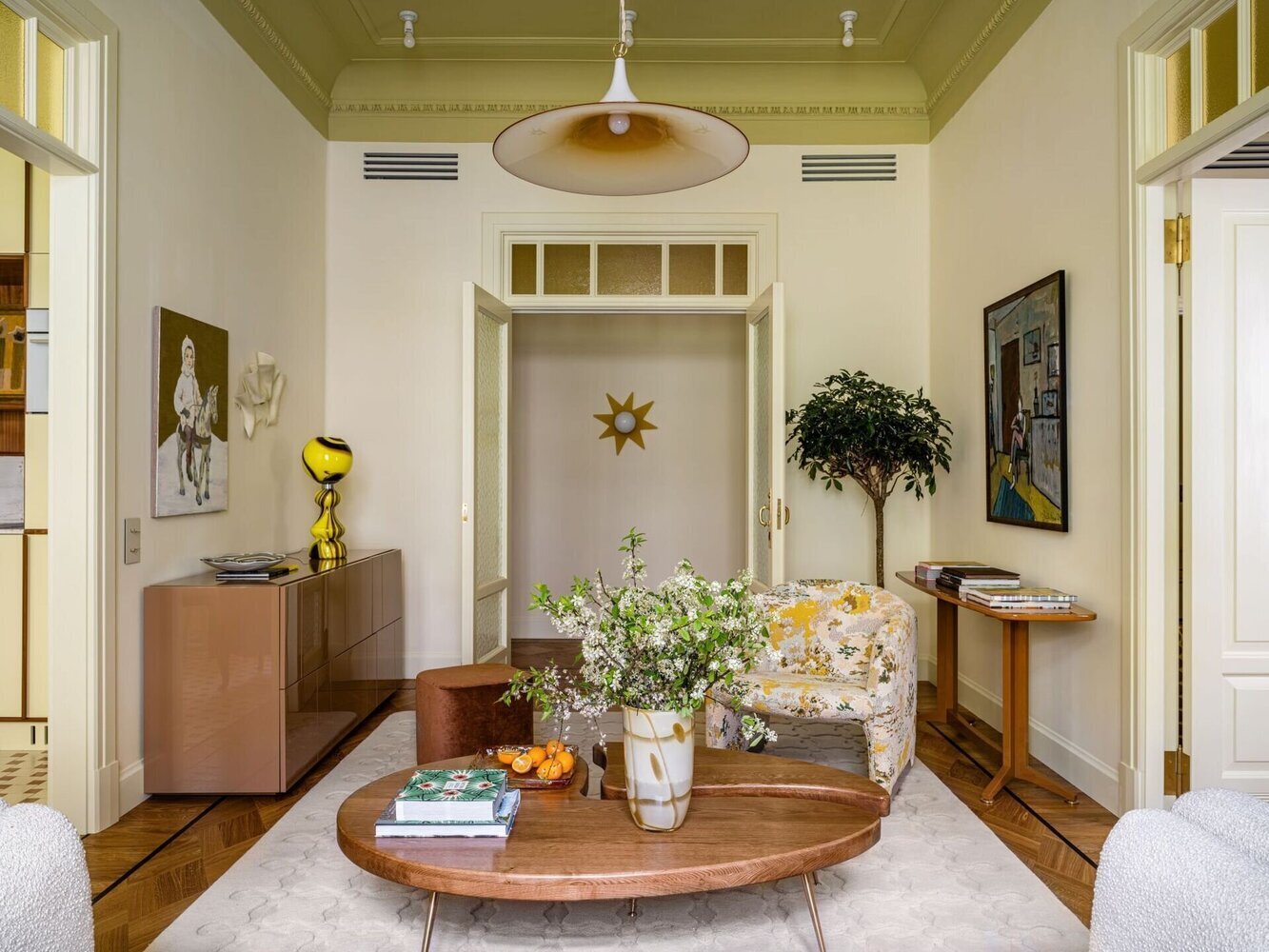 Фотография: в стиле , Интерьер комнат, Интерьерный стиль, Дизайн интерьера, Советы, как обновить интерьер без ремонта, обновление интерьера за выходные, Почему квартира выглядит дешево, Почему квартира выглядит захламленной, Почему квартира выглядит меньше, квартира кажется маленькой – фото на INMYROOM