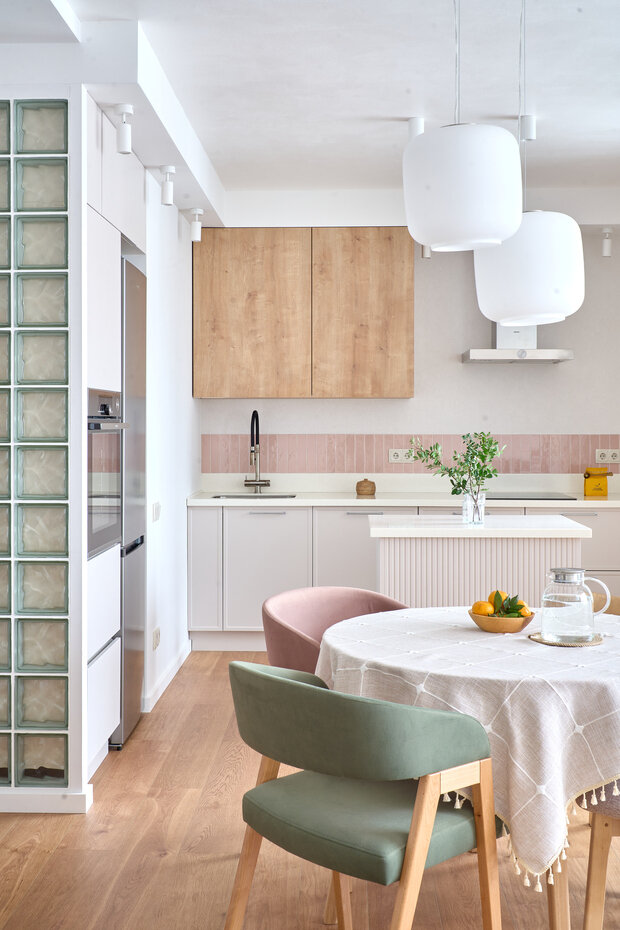 Фотография: Кухня и столовая в стиле Современный, Квартира, Проект дня, Пенза, 2 комнаты, 60-90 метров, современный с элементами минимализма и скандинавского стиля, Евгения Григорькина – фото на INMYROOM