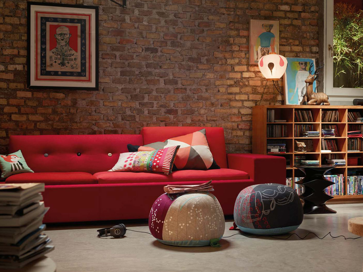 Фотография: Гостиная в стиле Лофт, Декор интерьера, Vitra, Мебель и свет, Диван – фото на INMYROOM