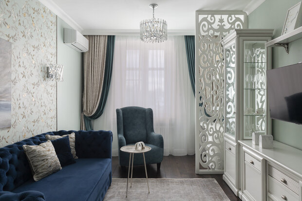 Фотография: Гостиная в стиле Классический, Современный, Квартира, Проект дня, Москва, Сталинка, 2 комнаты, 60-90 метров, Сокольники – фото на INMYROOM