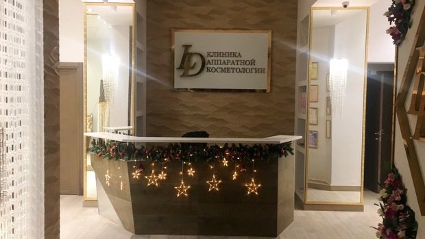 Интерьер прихожей в современном стиле с элементами классики