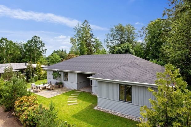 Фотография:  в стиле , Скандинавский, Современный, Дом, Белый, Минимализм, Серый, Коричневый, Дом и дача – фото на INMYROOM