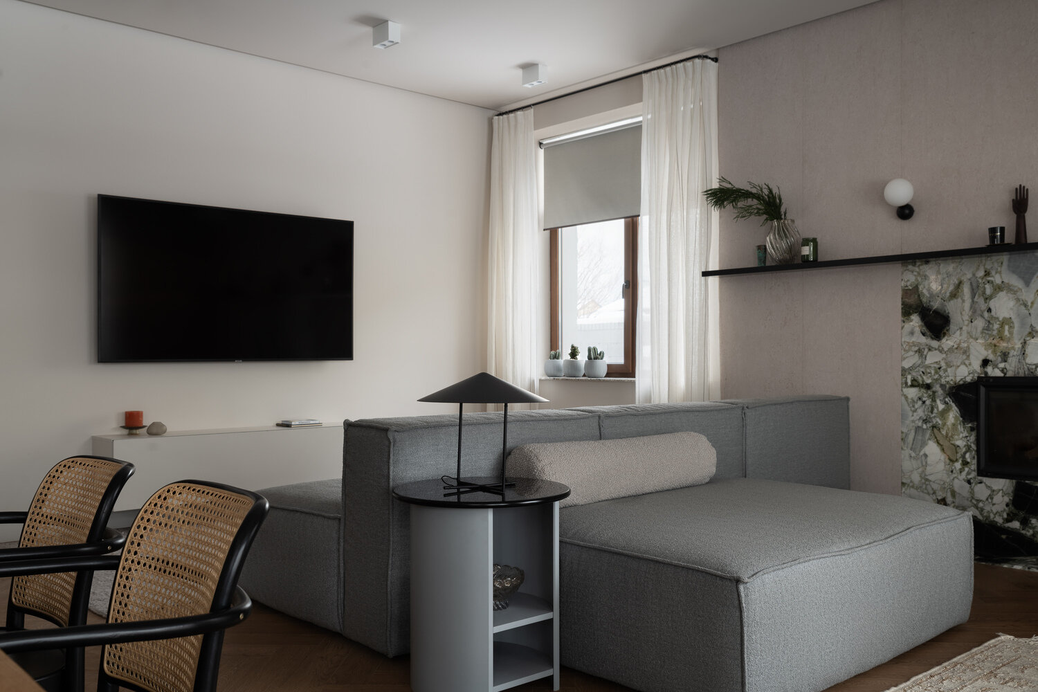 Фотография: Гостиная в стиле Современный, Эко, Дом, Минимализм, Проект недели, Кирпичный дом, 4 и больше, Более 90 метров, Алматы, Алиса Копылова – фото на INMYROOM Фотография: Гостиная в стиле Современный, Эко, Дом, Минимализм, Проект недели, Кирпичный дом, 4 и больше, Более 90 метров, Алматы, Алиса Копылова – фото на INMYROOM