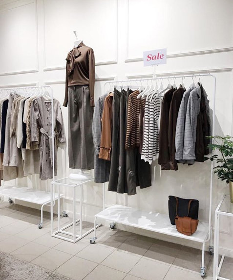 Фото из портфолио MYSEASONS - Сеть магазинов женской одежды – фотографии дизайна интерьеров на INMYROOM