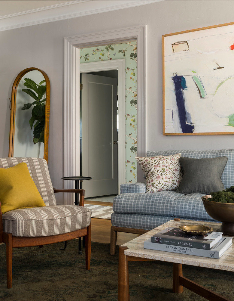 Фотография: Гостиная в стиле Современный, Классический, Эклектика, Декор интерьера, Дом, США, Голубой, интерьер в стиле современной классики, эклектика в нитерьере, Сиэтл – фото на INMYROOM Фотография: Гостиная в стиле Современный, Классический, Эклектика, Декор интерьера, Дом, США, Голубой, интерьер в стиле современной классики, эклектика в нитерьере, Сиэтл – фото на INMYROOM