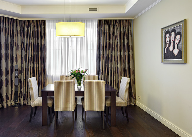 Фотография: Кухня и столовая в стиле Современный, Классический, Эклектика, Квартира, Планировки, Аксессуары, Harlequin, Декор, Мебель и свет, Белый, Проект недели, Москва, Красный, Зеленый, Бежевый, Розовый, Коричневый, Фуксия, Ideal Lux, Villeroy & Boch, Hansgrohe, Johnlewis, Fab Ceramica, The White Company, SofaSofa, Eglo, Desiners Guild, Дарина, Геометрия света, Окно в Париж, Екатерина Маркелова, Beindesign, современная американская классика – фото на INMYROOM