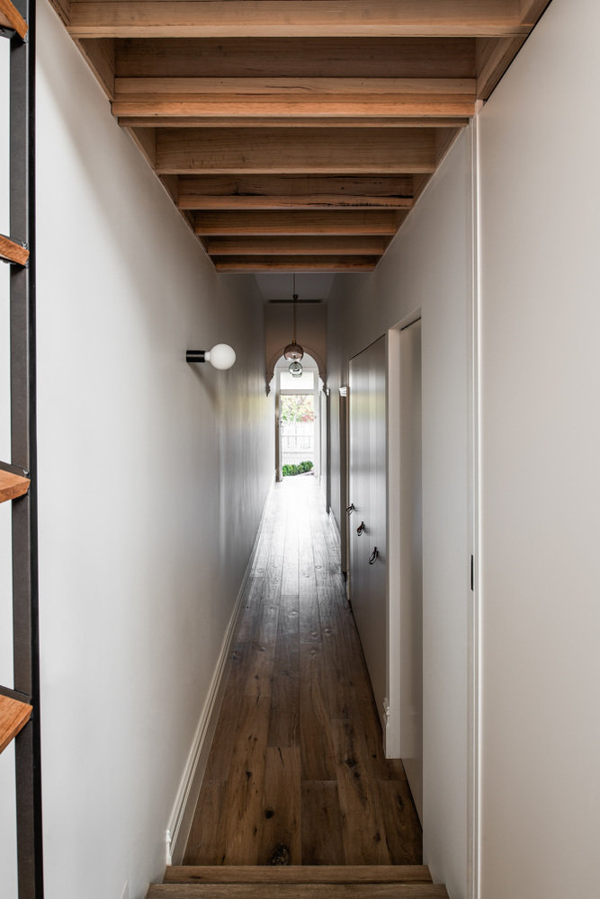 Фотография: Прихожая в стиле Скандинавский, Современный, Дом, Белый, Черный, Бежевый, Дом и дача – фото на INMYROOM Фотография: Прихожая в стиле Скандинавский, Современный, Дом, Белый, Черный, Бежевый, Дом и дача – фото на INMYROOM