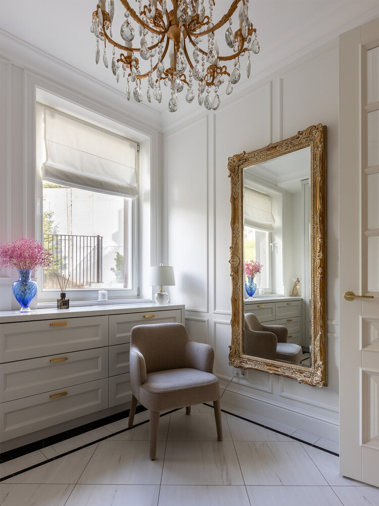 Фотография: Гардеробная в стиле Классический, Проект дня, Казань, Таунхаус, Кирпичный дом, 4 и больше, Более 90 метров, современный с элементами классики и роскоши, Роман Миронов, Андрей Васильев, PLATFORM – фото на INMYROOM