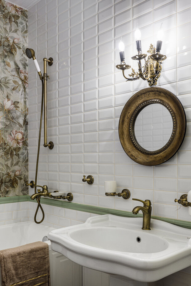 Фотография: Ванная в стиле Классический, Эклектика, Винтажный, Квартира, Проект дня, Краснодар, Кирпичный дом, 2 комнаты, 60-90 метров, современный с элементами классики и роскоши, Яня Трубицына – фото на INMYROOM