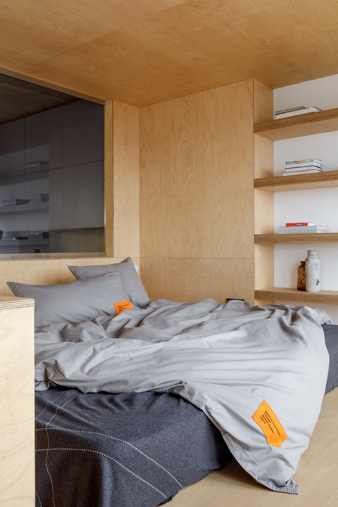 Фотография: Спальня в стиле Современный, Минимализм, Квартира, Студия, Проект дня, Диана Карнаухова, MakeDesign, Ростов-на-Дону, 40-60 метров, Виктория Лукьянова – фото на INMYROOM Фотография: Спальня в стиле Современный, Минимализм, Квартира, Студия, Проект дня, Диана Карнаухова, MakeDesign, Ростов-на-Дону, 40-60 метров, Виктория Лукьянова – фото на INMYROOM