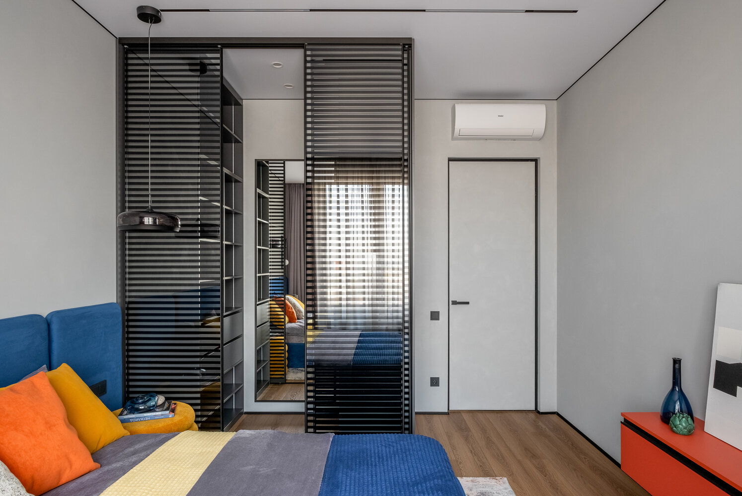 Фотография: Спальня в стиле Современный, Квартира, Проект дня, Москва, 2 комнаты, 60-90 метров, современный с элементами минимализма и арт-деко, Маргарита Макурина – фото на INMYROOM Фотография: Спальня в стиле Современный, Квартира, Проект дня, Москва, 2 комнаты, 60-90 метров, современный с элементами минимализма и арт-деко, Маргарита Макурина – фото на INMYROOM