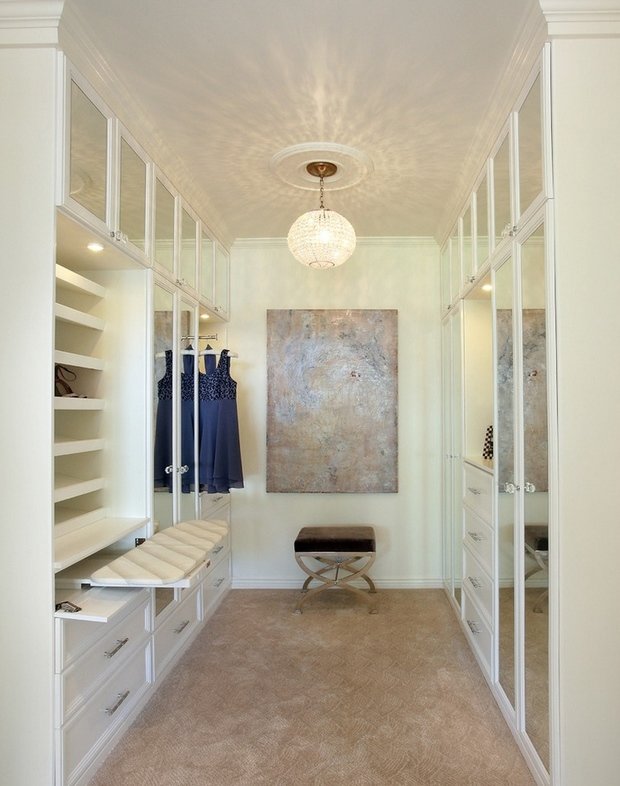 Фотография: Прихожая в стиле Эклектика, Гардеробная, Декор интерьера, Хранение, Интерьер комнат, Мебель и свет, Обои, Зеркала, Люстра, Гардероб, Шкаф, Зеркало, Вешалка, Стул – фото на INMYROOM