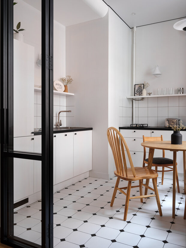 Фотография: Кухня и столовая в стиле Скандинавский, Современный, Минимализм, Квартира, Проект дня, Москва, Сталинка, Кирпичный дом, 2 комнаты, 40-60 метров, Sams.Interior, Анна Мальцева, Винтажный – фото на INMYROOM